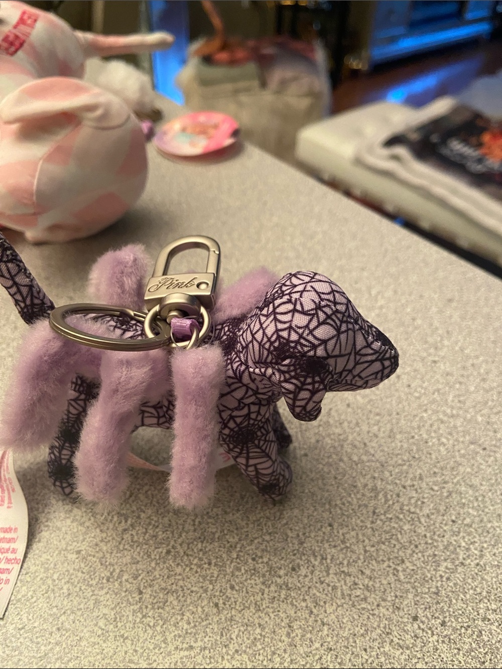 Pink spider keychain - Picture 3 of 3